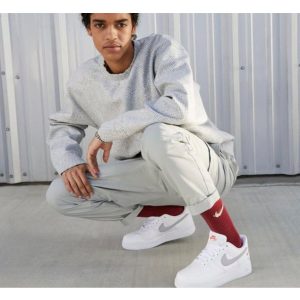 کفش کوهنوردی اورجینال برند Nike مدل Air Force 1 ’07 کد 841078619